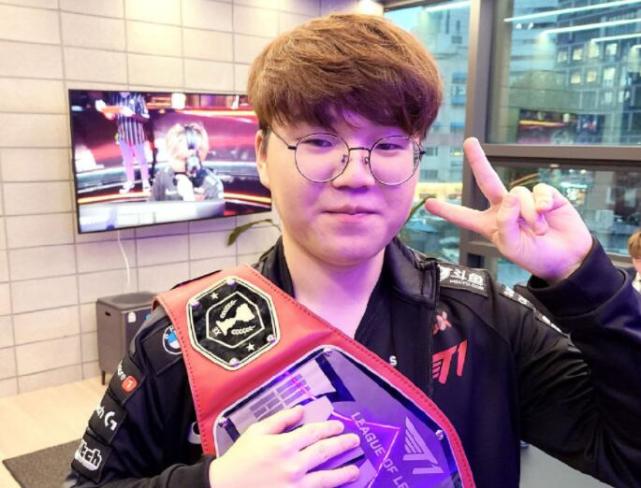 赛场都是球 赛场都是球